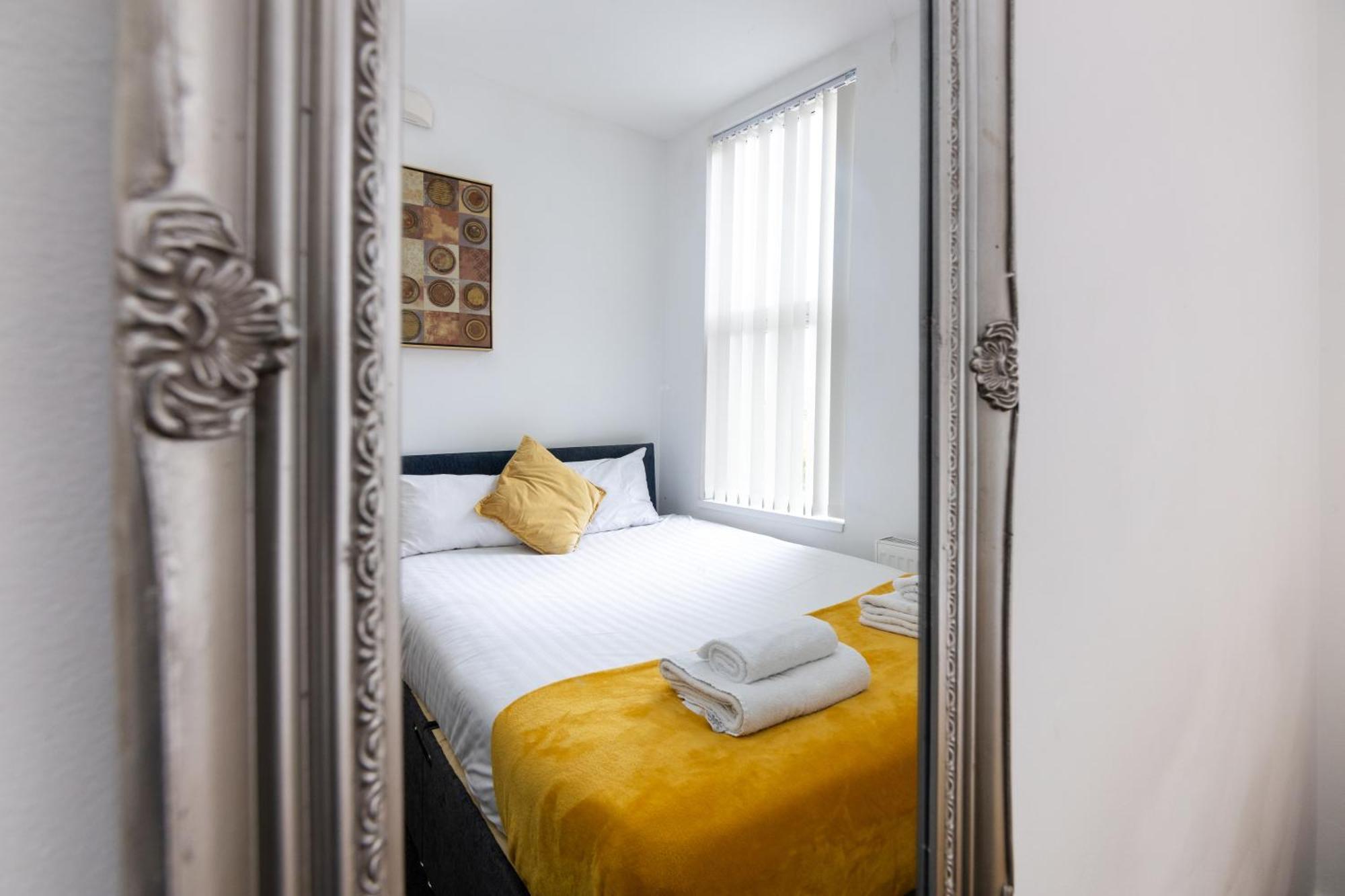 Spacious Apartment Close To City Centre With Free Secure Parking Leeds  Zewnętrze zdjęcie